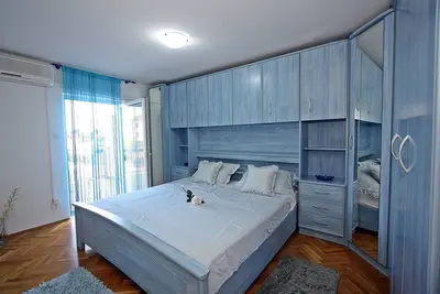 Image de Appartement de trois chambres avec la terrasse Supetar, Brac (A-5665-a)
