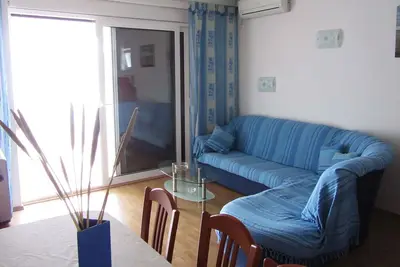 Appartement d'une chambre avec la terrasse et la vue sur le mer Banjol, Rab (A-11082-a)