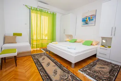 Image de Garçonnière avec la terrasse Podgora, Makarska (As-12816-b)