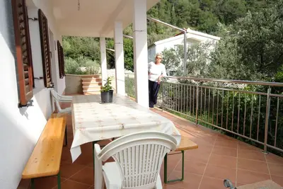 Image de Appartement de trois chambres avec la terrasse et la vue sur le mer Baie Skozanje, Hvar (A-4024-a)
