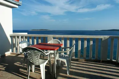 Appartement de deux chambres prés de la plage Milna, Vis (A-3036-a)