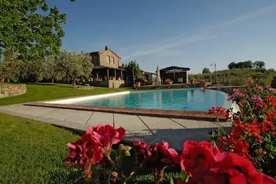 Image de Romantique avec panorama du Chianti, piscine et jacuzzi