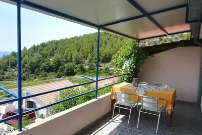 Image de Appartement de deux chambres avec la terrasse et la vue sur le mer Ivan Dolac, Hvar (A-8797-a)