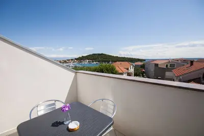 Image de Appartement d'une chambre avec la terrasse et la vue sur le mer Kukljica, Ugljan (A-8253-d)