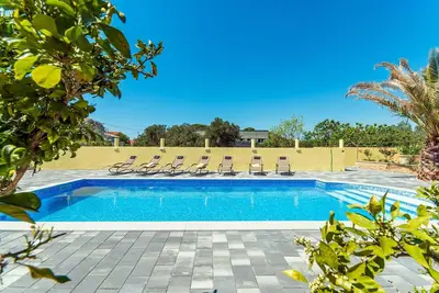 Image de Appartement de quatre chambres avec le balcon Bibinje, Zadar (A-6121-a)