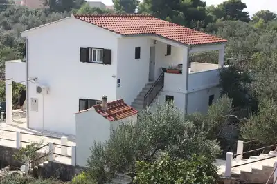 Image de Appartement de deux chambres avec le balcon et la vue sur le mer Maslinica, Solta (A-5184-a)
