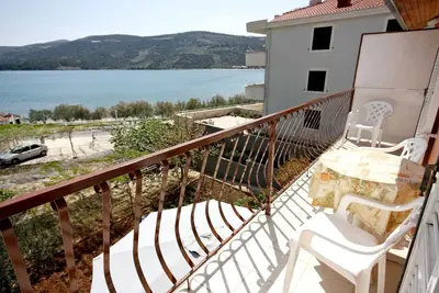 Image de Appartement de deux chambres avec le balcon et la vue sur le mer Marina, Trogir (A-6116-d)