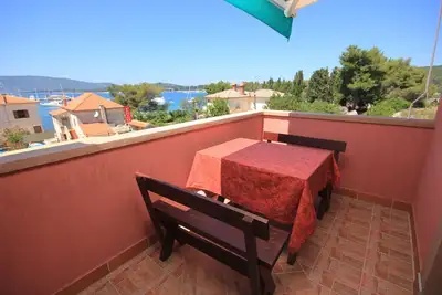 Image de Appartement d'une chambre avec la terrasse et la vue sur le mer Ilovik, Losinj (A-8069-a)