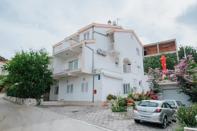 Image de Appartement de trois chambres avec le balcon et la vue sur le mer Mastrinka, Ciovo (A-11283-a)