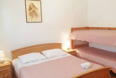Image de Appartement d'une chambre avec la terrasse Stanici, Omis (A-12366-b)