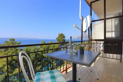 Image de Garçonnière avec le balcon et la vue sur le mer Brela, Makarska (As-2718-a)