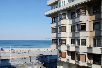 Image de 001 \/ Playa Gros, vue sur la plage de la Zurriola