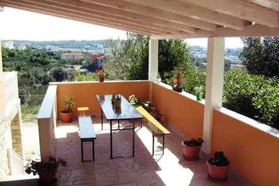 Image de Appartement de deux chambres avec le balcon et la vue sur le mer Seget Vranjica, Trogir (A-8507-b)