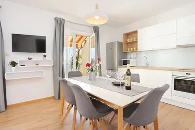 Image de Appartement de deux chambres avec la terrasse et la vue sur le mer Podgora, Makarska (A-2594-b)
