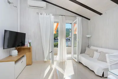 Image de Appartement de deux chambres prés de la plage Grebastica, Sibenik (A-10366-a)