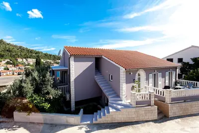 Image de Appartement de trois chambres avec la terrasse et la vue sur le mer Brna, Korcula (A-9147-a)