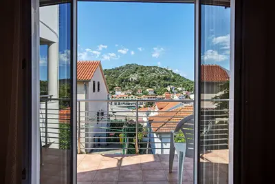 Image de Appartement d'une chambre avec le balcon et la vue sur le mer Tisno, Murter (A-4295-b)