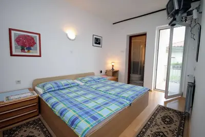 Image de Appartement de deux chambres avec la terrasse et la vue sur le mer Selce, Crikvenica (A-2379-a)
