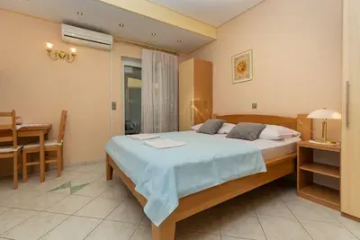 Image de Garçonnière avec le balcon Duce, Omis (As-5973-d)