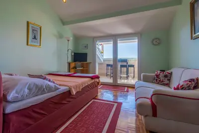 Image de Garçonnière avec la terrasse et la vue sur le mer Selce, Crikvenica (As-4802-a)