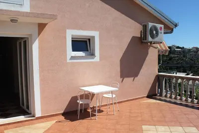 Image de Appartement d'une chambre avec la terrasse et la vue sur le mer Senj (A-5569-c)