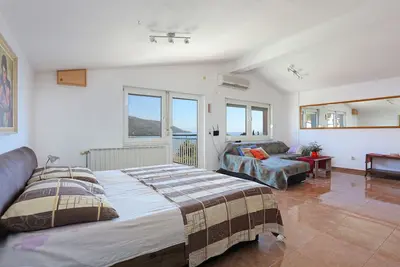 Image de Appartement d'une chambre avec la terrasse et la vue sur le mer Businci, Ciovo (A-9450-a)