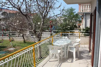 Image de Appartement d'une chambre avec la terrasse Grebastica, Sibenik (A-4867-d)