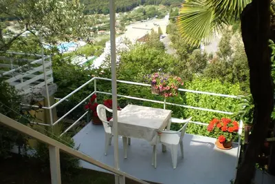 Image de Appartement de deux chambres avec la terrasse et la vue sur le mer Rabac, Labin (A-6414-a)