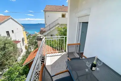 Image de Appartement d'une chambre avec la terrasse et la vue sur le mer Mavarstica, Ciovo (A-8685-b)