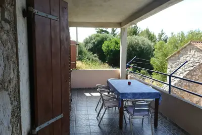 Image de Appartement de deux chambres avec la terrasse et la vue sur le mer Ivan Dolac, Hvar (A-8797-b)