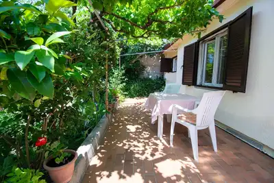 Appartement d'une chambre avec la terrasse Barbat, Rab (A-4977-b)