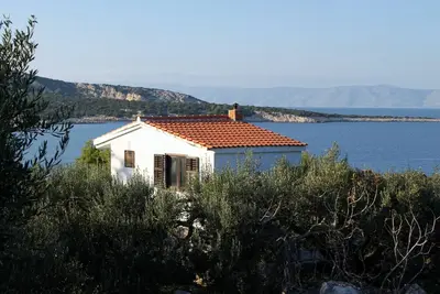 Image de Appartement de deux chambres avec la terrasse et la vue sur le mer Baie Pokrivenik, Hvar (A-5224-a)