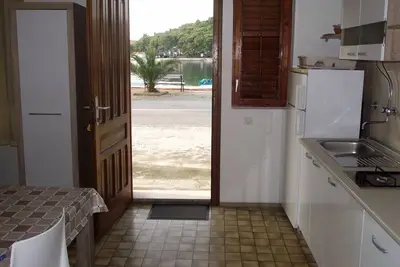 Image de Appartement d'une chambre avec la terrasse et la vue sur le mer Kukljica, Ugljan (A-8260-c)
