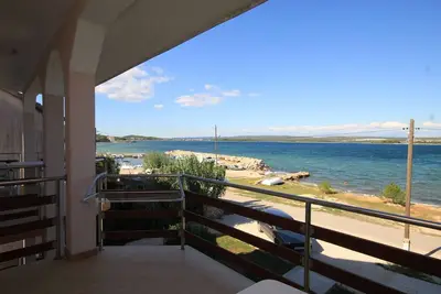Image de Appartement d'une chambre avec la terrasse et la vue sur le mer Kraj, Pasman (A-8247-e)