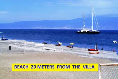 Image de Maison individuelle à 20m de la mer pour séjours et cures thermales près de Taormina