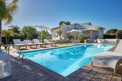 Image de Villa Giasa: Villa de luxe moderne avec piscine à 350 mètres de la plage de sable