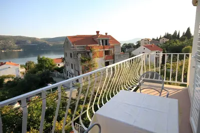 Image de Garçonnière avec le balcon et la vue sur le mer Slano, Dubrovnik (As-2682-b)