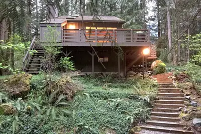 Image de Hébergement au Mont Baker – Cabane en bois au cœur de la forêt ! Wi-Fi gratuit