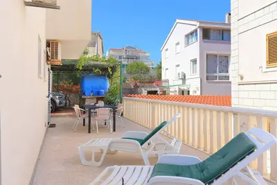 Image de Appartement d'une chambre avec la terrasse et la vue sur le mer Businci, Ciovo (A-9450-b)
