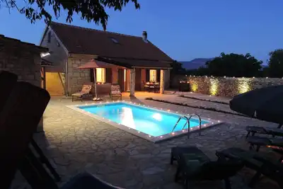 Image de Maison pour la famille avec la piscine Gluici, Krka (K-11337)