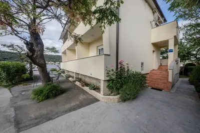 Appartement d'une chambre avec le balcon et la vue sur le mer Supetarska Draga - Donja, Rab (A-11769-c)