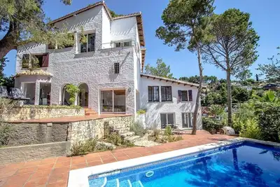 Image de Majestueuse Villa et Vues Ă 30km de Barcelone!