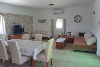 Image de Appartement de deux chambres avec la terrasse Lukoran, Ugljan (A-11203-a)
