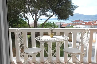 Image de Appartement de deux chambres avec la terrasse et la vue sur le mer Okrug Gornji, Ciovo (A-13859-a)