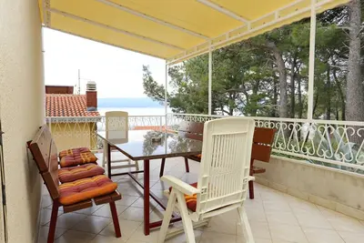 Image de Appartement de quatre chambres avec la terrasse et la vue sur le mer Duce, Omis (A-2829-a)
