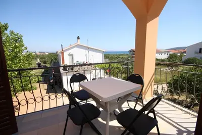 Appartement de deux chambres avec la terrasse et la vue sur le mer Tribunj, Vodice (A-6223-a)