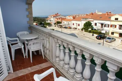 Image de Appartement de deux chambres avec la terrasse et la vue sur le mer Vrsar, Porec (A-3007-a)