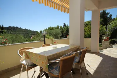 Appartement de deux chambres avec la terrasse et la vue sur le mer Mali Losinj, Losinj (A-7879-d)