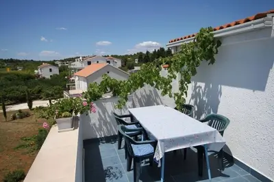 Garçonnière avec la terrasse et la vue sur le mer Sucuraj, Hvar (As-3589-k)