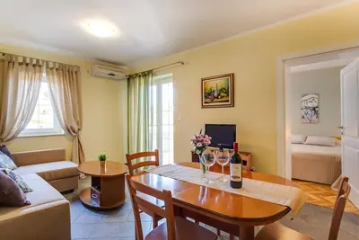 Image de Appartement de deux chambres avec la terrasse et la vue sur le mer Mali Losinj, Losinj (A-2505-c)